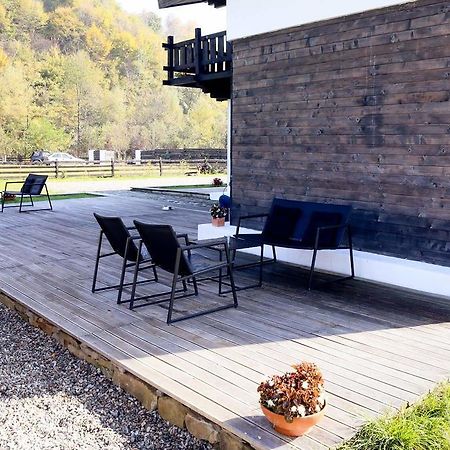 Landhaus Bed&Breakfast Vişeu de Sus Екстериор снимка
