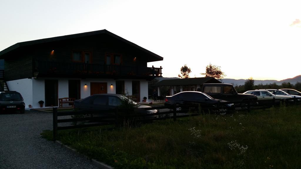 Landhaus Bed&Breakfast Vişeu de Sus Екстериор снимка