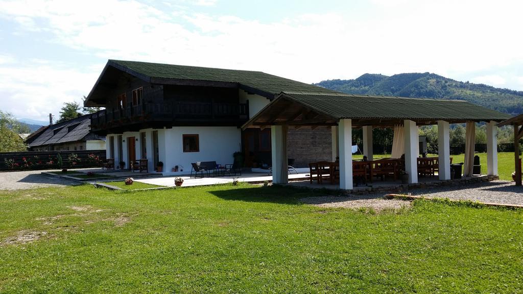 Landhaus Bed&Breakfast Vişeu de Sus Екстериор снимка